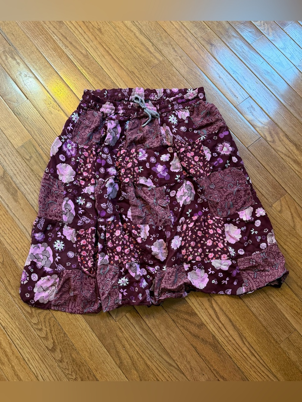 American Vintage Floral Patchwork Mini Skirt in Burgundy and Pink